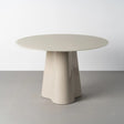 Mesa de comedor IXIA 617097 crema con tablero redondo y base central, vista en ambiente