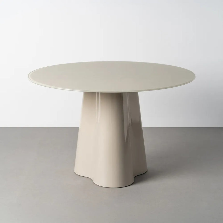 Mesa de comedor IXIA 617097 crema con tablero redondo y base central, vista en ambiente