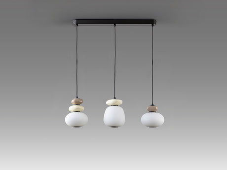 Schuller Mirta 862677 apagada, vista frontal de las tres tulipas de cristal opal blanco y sus adornos de cerámica