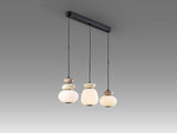 Schuller Mirta 862677 encendida, vista lateral en perspectiva del colgante lineal de tres luces