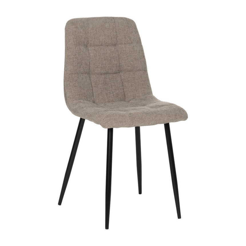 Silla IXIA 612557 tapizada taupe con patas de metal negro, vista frontal en diagonal