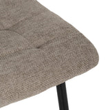 Silla IXIA 612557 tapizada taupe con patas de metal negro, detalle del asiento y su tapizado