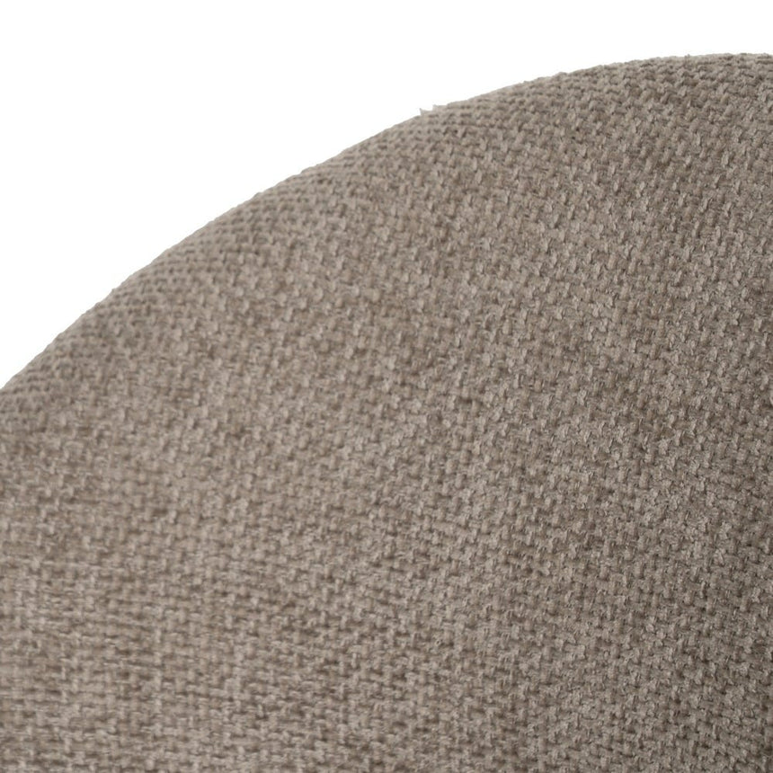 Silla IXIA 612565 tapizada taupe con respaldo abierto y patas de hierro negro, detalle del tejido en el respaldo