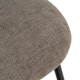 Silla IXIA 612565 tapizada taupe con respaldo abierto y patas de hierro negro, detalle del tapizado del asiento