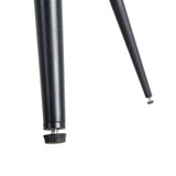Silla IXIA 615396 tapizada calabaza con patas de hierro negro, detalle de la pata
