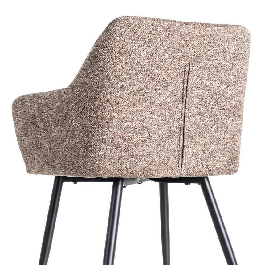 Silla IXIA 615416 tapizada jaspeado taupe con brazos y patas negras, detalle posterior del respaldo