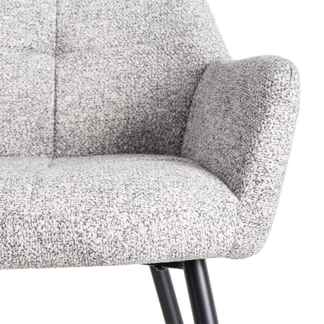 Silla IXIA 615419 tapizada jaspeado gris y blanco con brazos y patas negras, detalle del reposabrazos y asiento