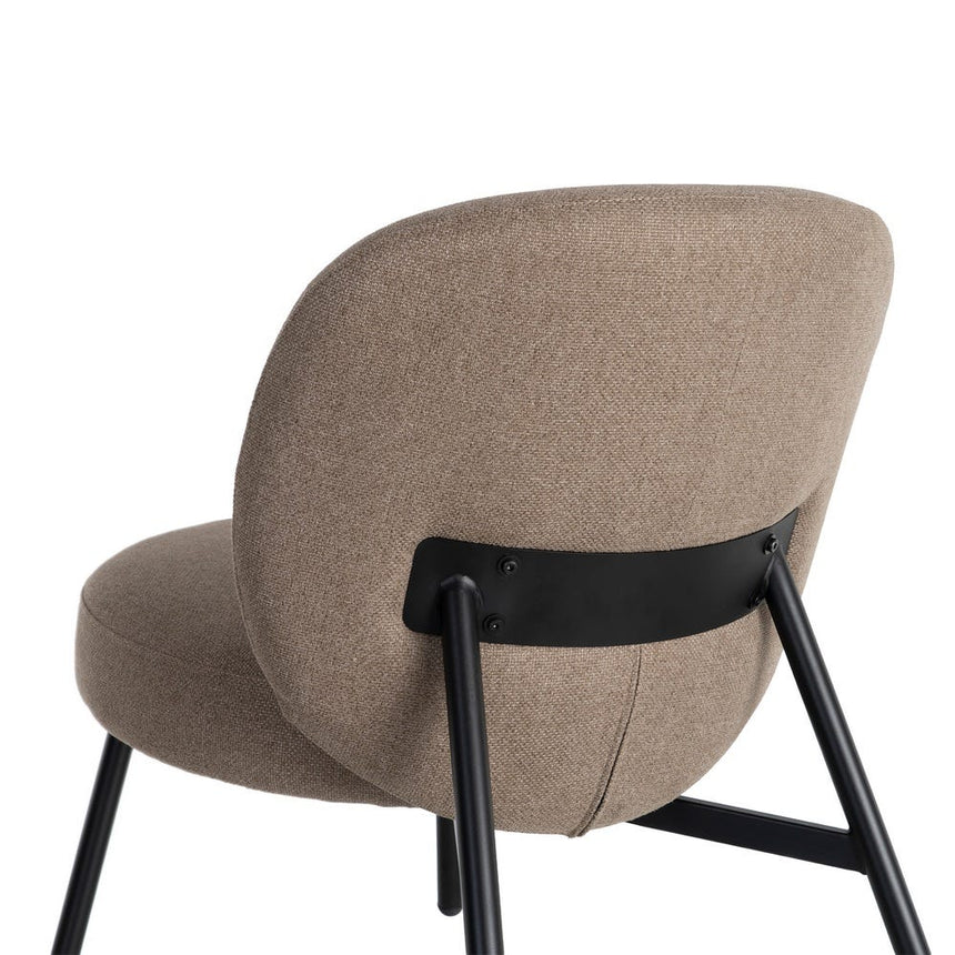 Sillón IXIA 617071 tapizado caqui con estructura metálica negra, detalle posterior de la estructura