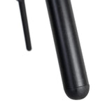 Sillón IXIA 617071 tapizado caqui con estructura metálica negra, detalle de la pata