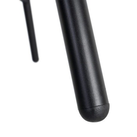 Sillón IXIA 617071 tapizado caqui con estructura metálica negra, detalle de la pata