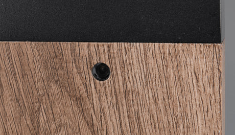 Detalle del sensor de luz y del acabado imitación madera de la baliza Trio Ardila 411660135