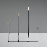 Conjunto de tres piquetas LED Stick en negro mate, con alturas escalonadas y cable con enchufe