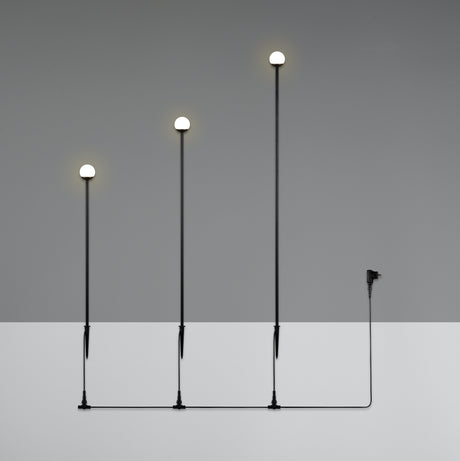Conjunto de tres piquetas LED Trio Scoop R45863632 en negro mate, con alturas escalonadas y cable con enchufe